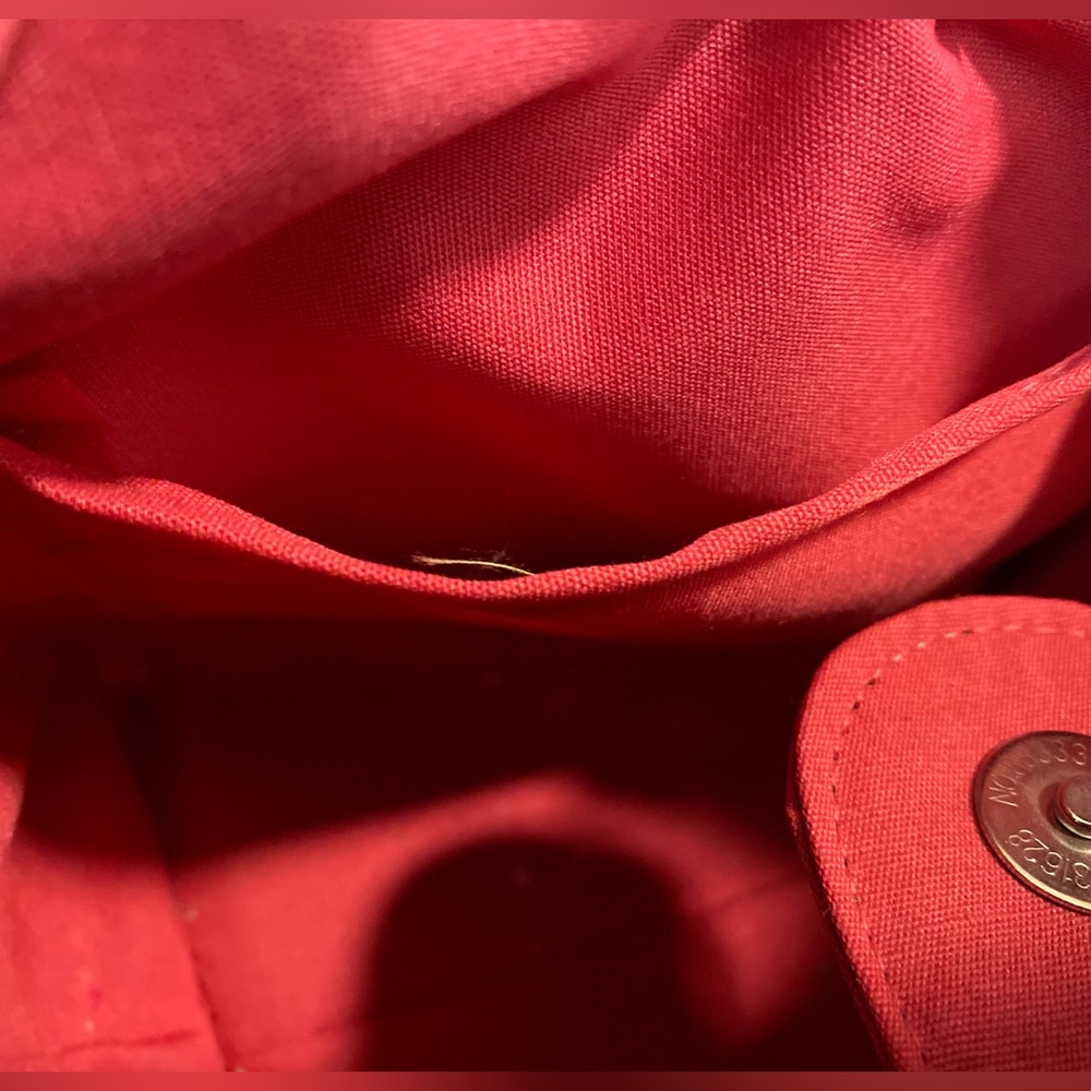 Handwoven Mini Tote Bag in Fuchsia Pink with Leaf Charm - Picture 2 of 3